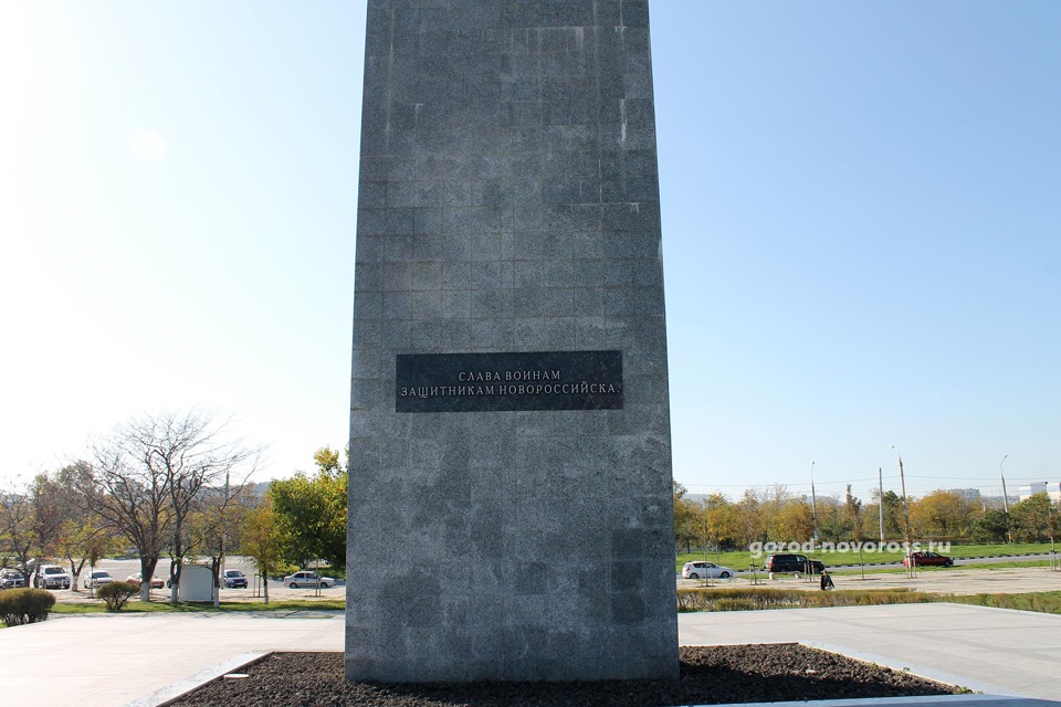 Малаев памятники. Мемориал малая земля в Новороссийске. Мемориальный комплекс малая земля в Новороссийске. Памятник в малой Сюге. Макеты памятников малая земля.