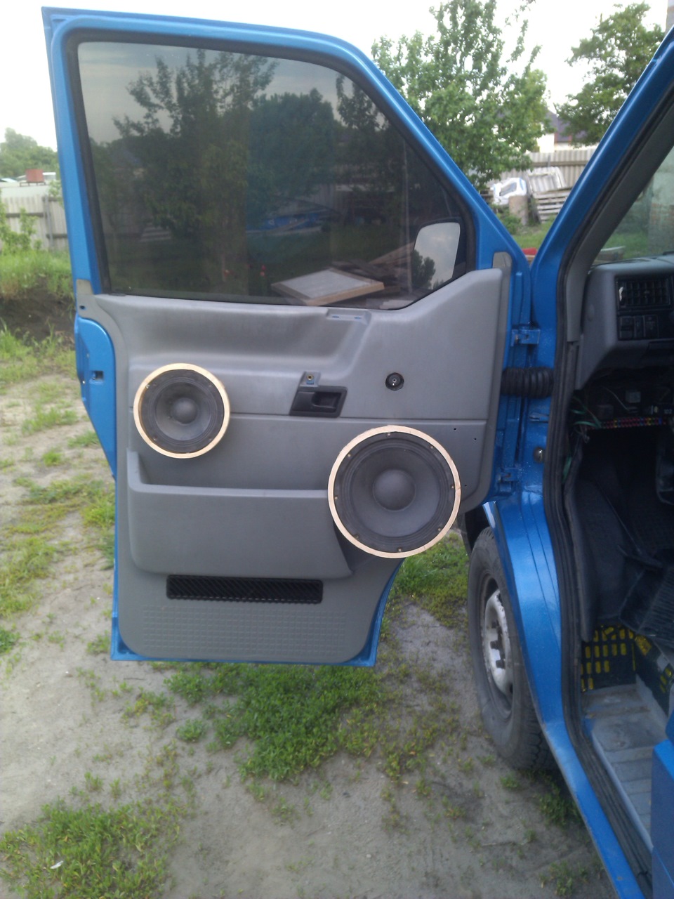 начал делать подиумы — Volkswagen Transporter T4, 1,9 л, 1993 года ...