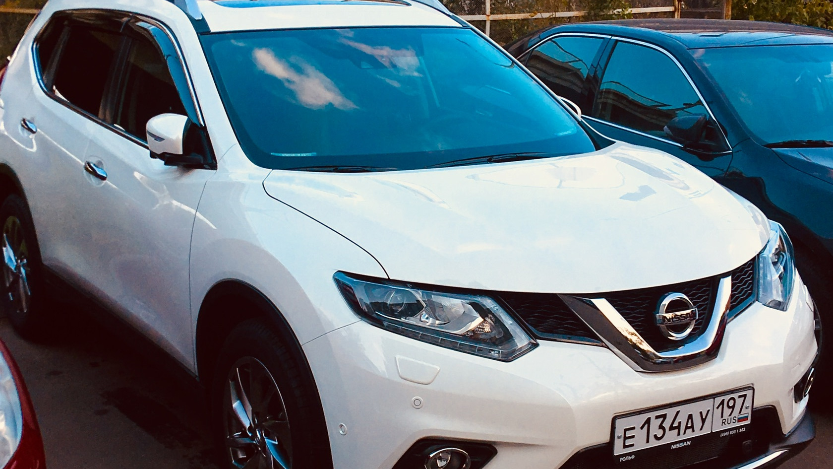 Сова трейл 2024. X Trail белый перламутр. Ниссан х-Трейл 2022 белый перламутр. Nissan x-Trail le Top. Белый перламутровый Ниссан экстрейл.
