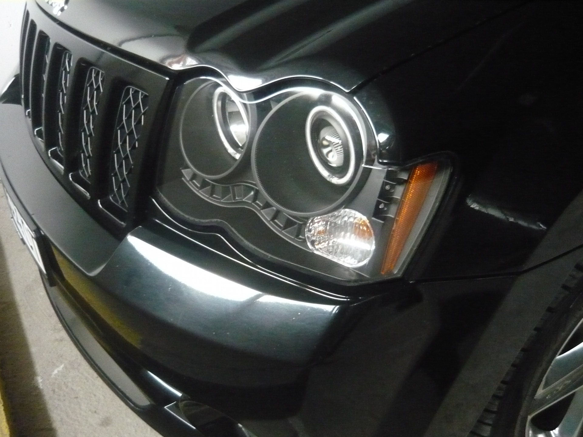 Фары 1 3. Grand Cherokee wk1 фары. Фары на Jeep СРТ 2008.