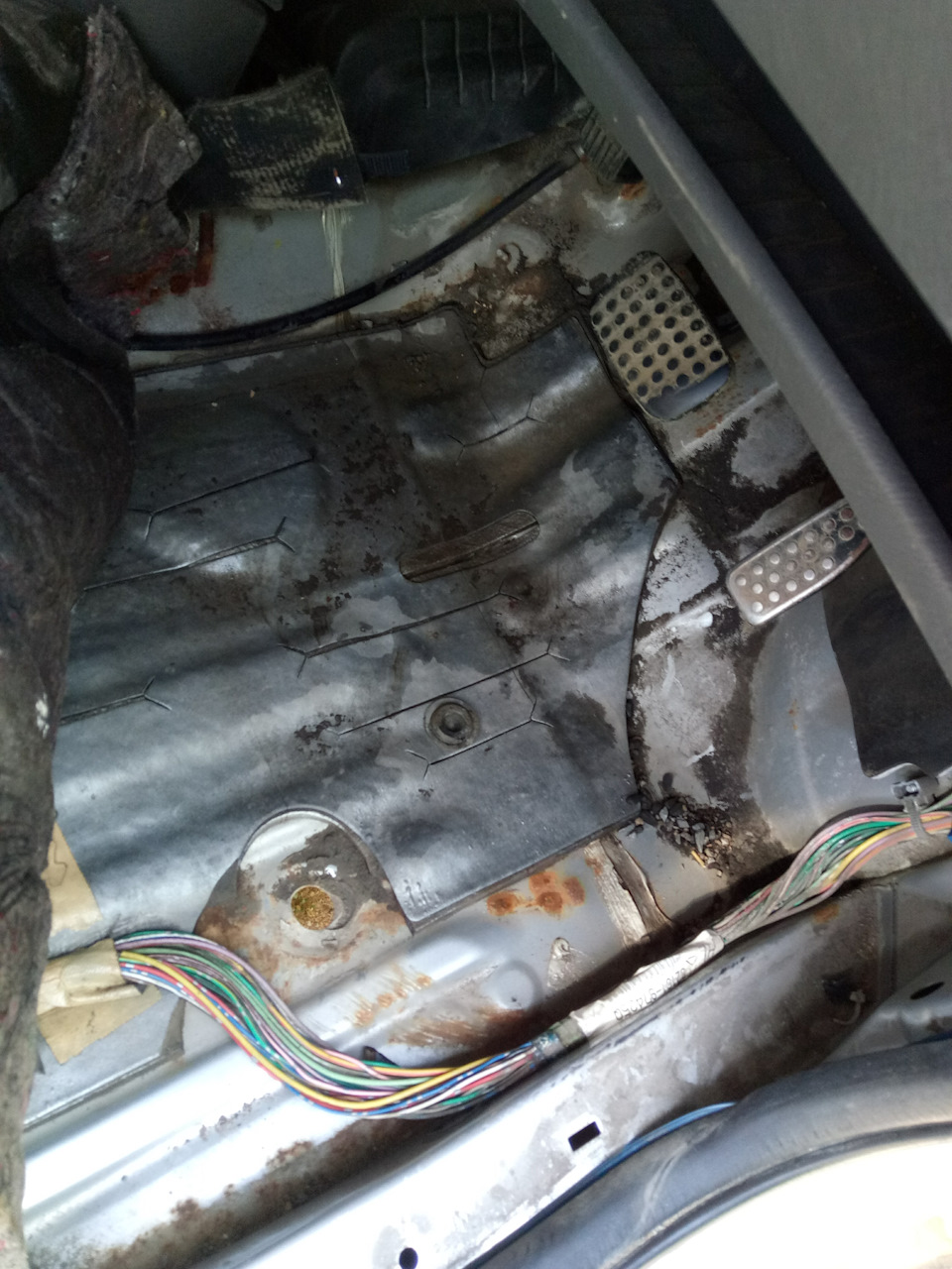 В один прекрасный дождливый день — Daihatsu Yrv, 1,3 л, 2000 года ...