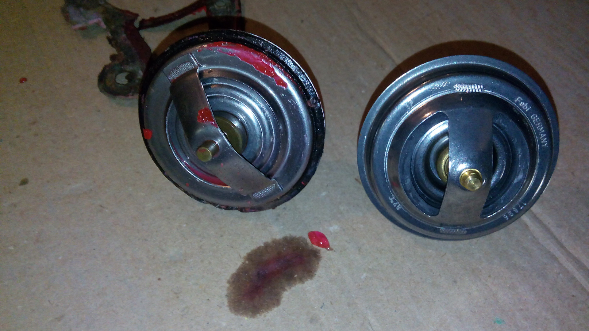 Не работает новый термостат. Термостат устройство и принцип работы. Термостат motorad 465-91. Термостат старый в лаборатории. Инструмент для завальцовка шаровой опоры.