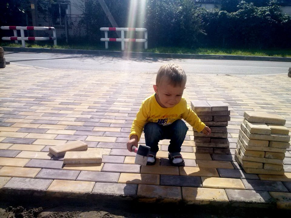 Готовят парковку — Audi 100 (C3)