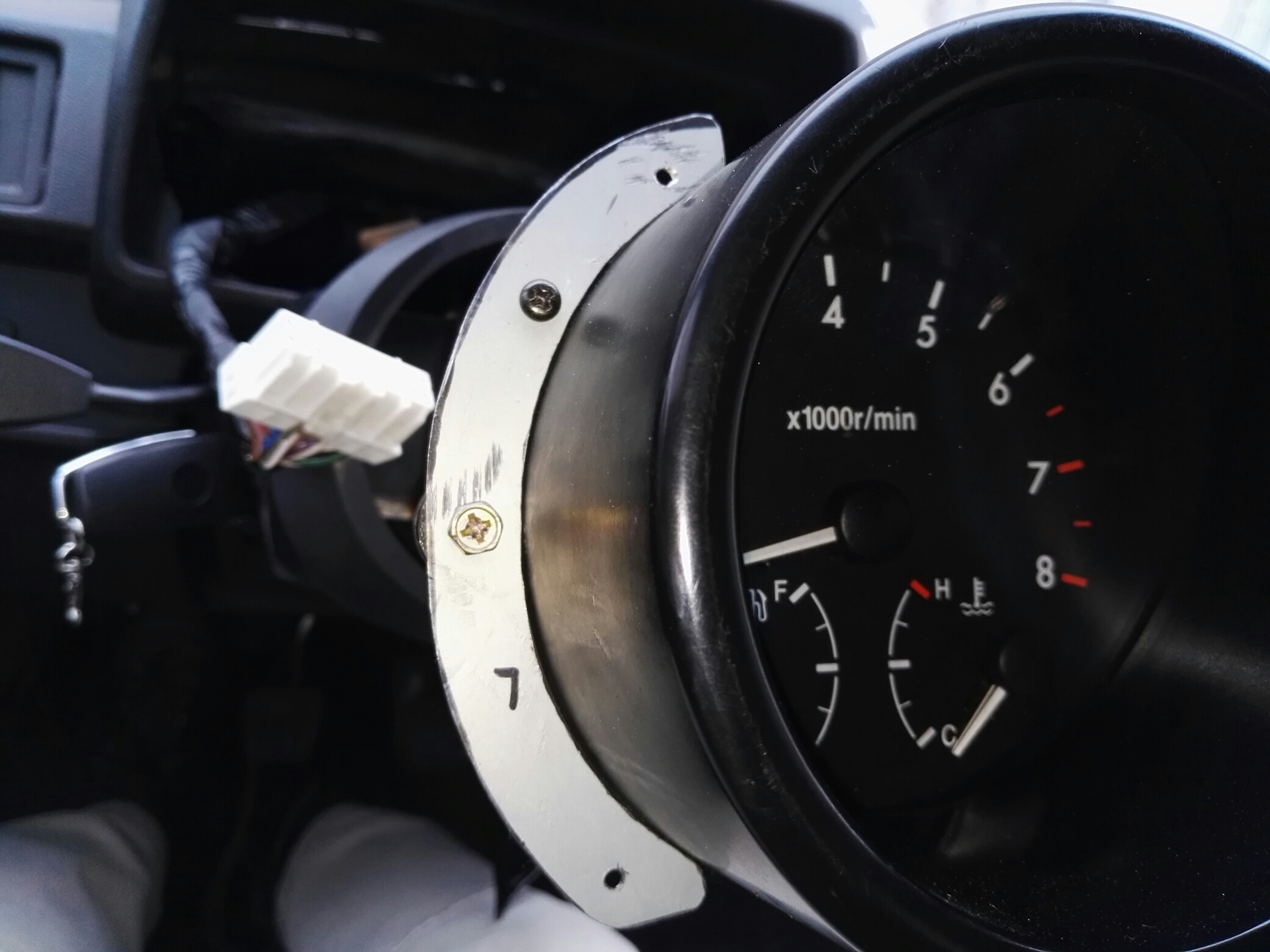 тахометр авео. панель приборов авео т200. тахометр авео 1. падает тахометр авео. 4 2005 года седа.