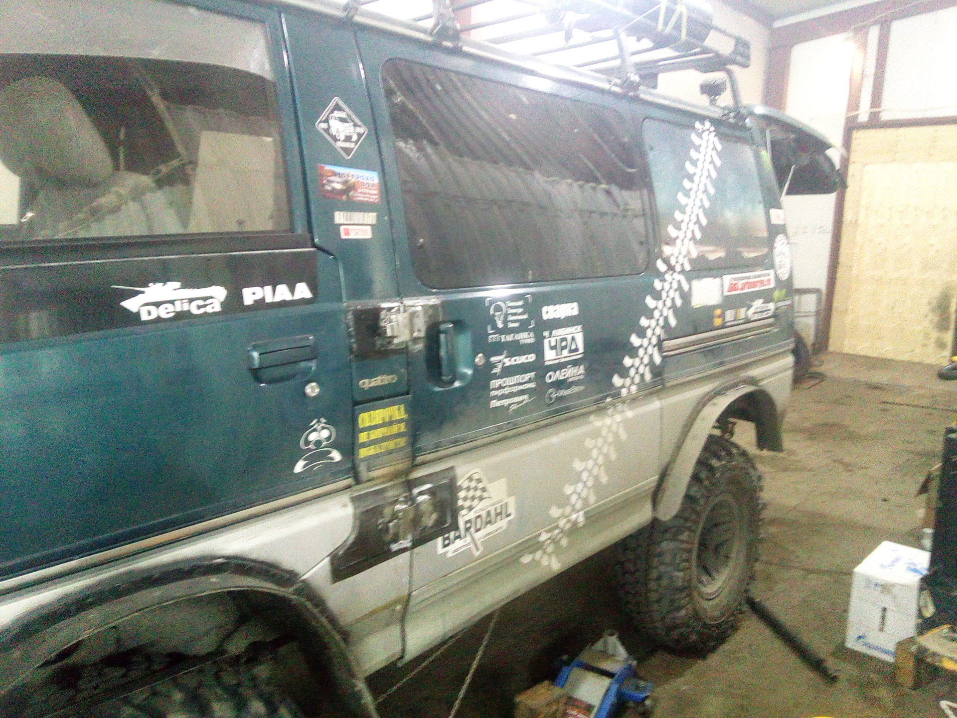 Delica l400 доводчик сдвижной двери. нижняя петля сдвижной двери на т5. сдвижная дверь мицубиси делика. Delica дверь сдвижная. Mitsubishi delica p35.