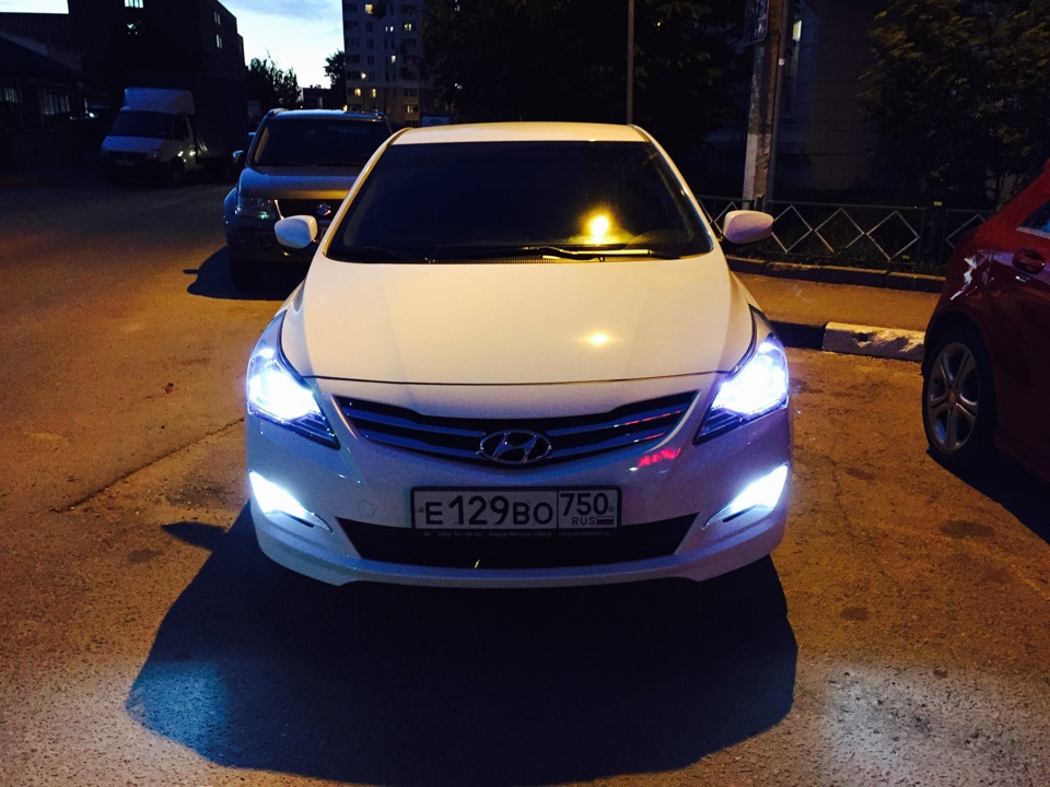 Огонь солярис. Ходовые огни Hyundai Solaris 2015. Hyundai Solaris 2015 ксенон. Hyundai Solaris светодиодные лампы. Лампы Hyundai Solaris 2015 год,диодные.