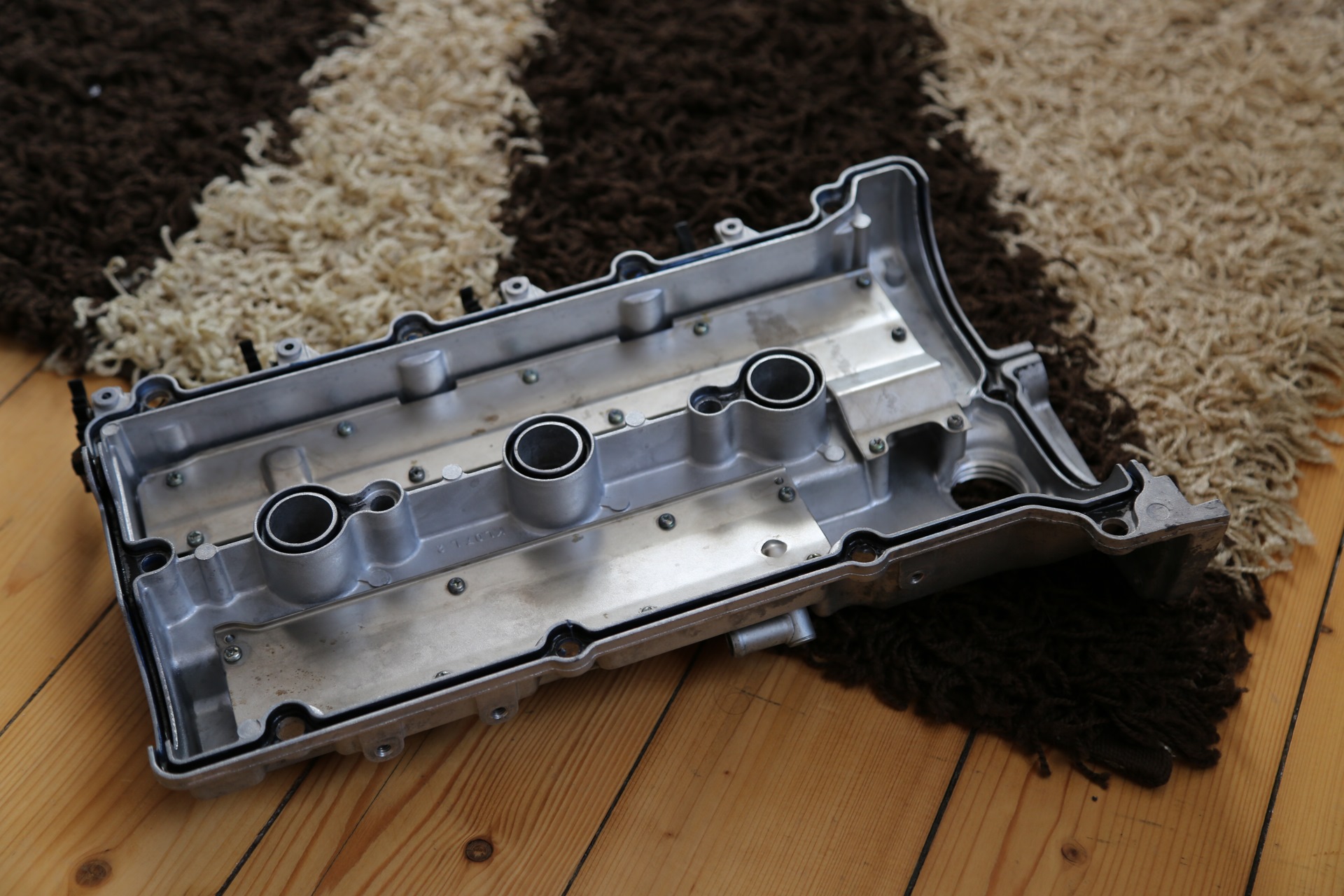 1 557 512 крышка клапанная. G4eb клапанная крышка. клапанная крышка киа дизель. клапанная крышка оптима. крышка клапанов kia rio dc 1.