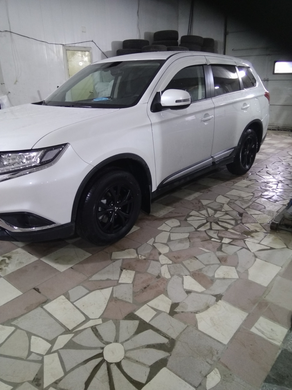 Нужен взгляд со стороны Ч.2 — Mitsubishi Outlander (3G), 2 л, 2019 года |  колёсные диски | DRIVE2