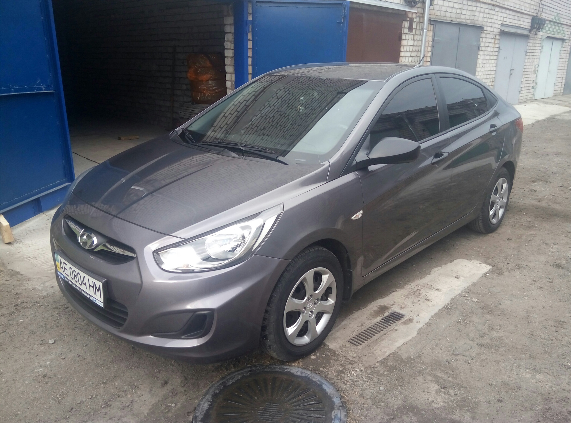 Carbon gray. Carbon Grey Солярис. Solaris 2012 Carbon Grey. Hyundai Solaris-1 2015 серый (Carbon Grey) 500000. Солярис 2 Carbon Grey.