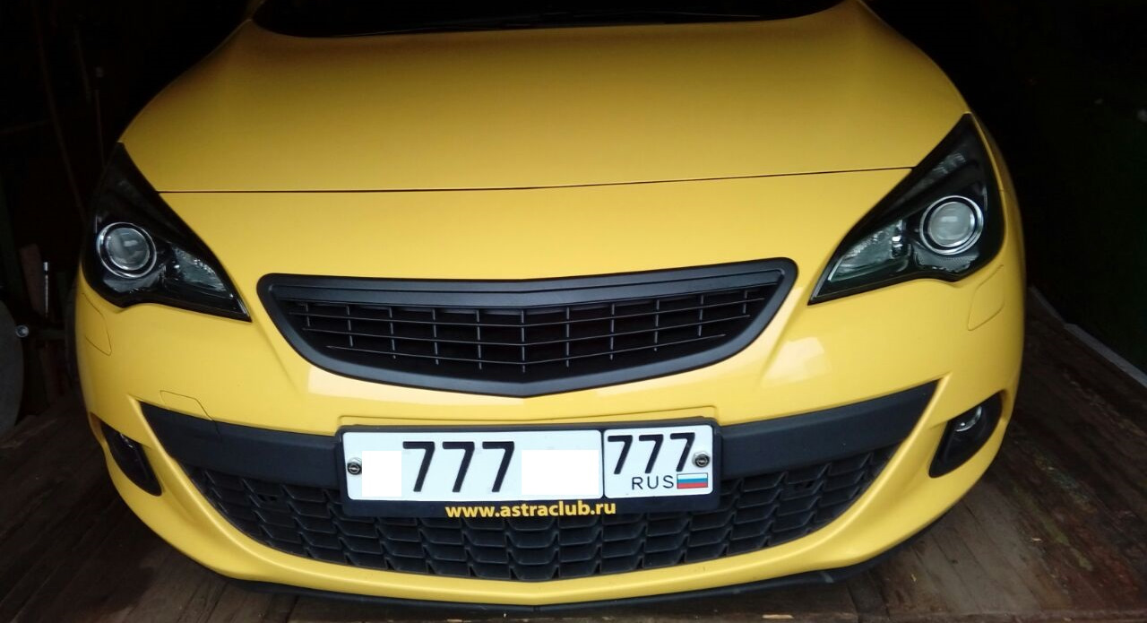 Купить Решетка радиатора Opel Astra J черная в Украине Арт.: OE
