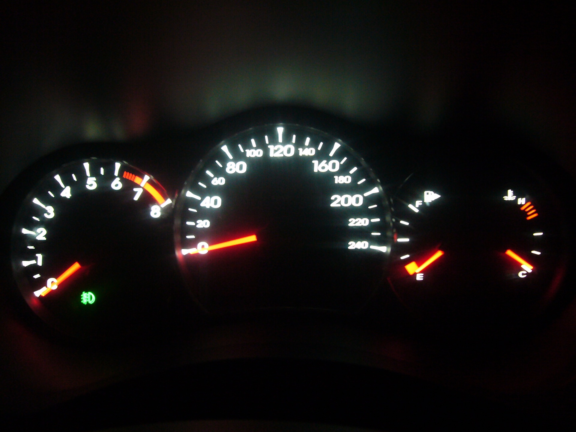 оранжевая приборная панель