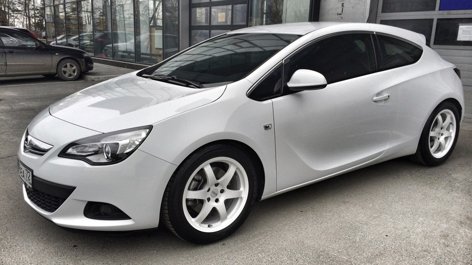 Opel Astra GTC OPC Р±РµР»С‹Р№