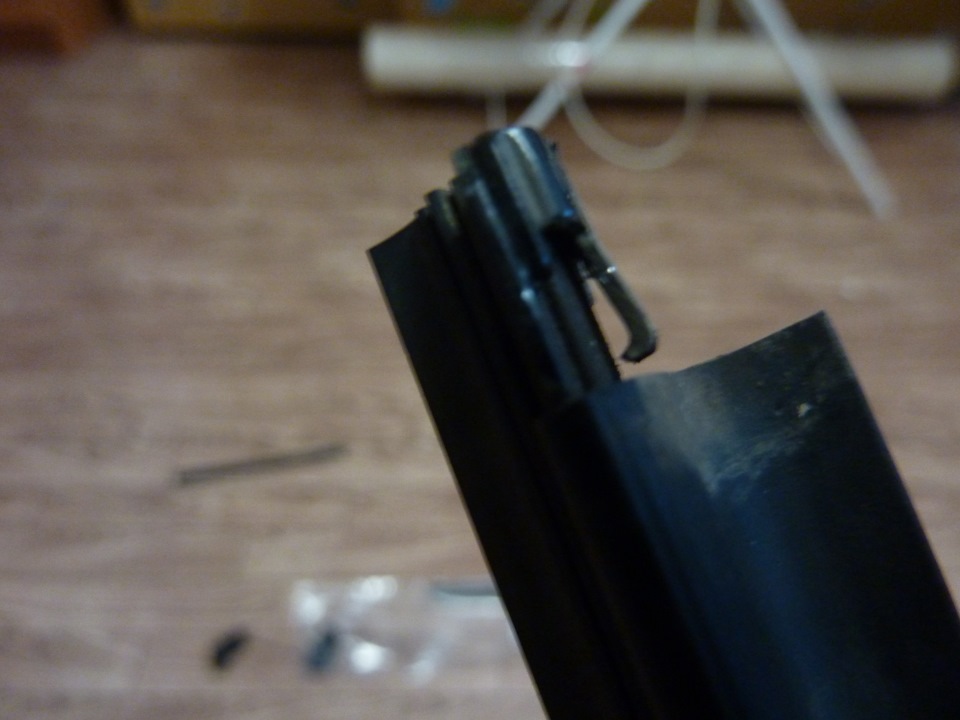 Замена резинок в щетках стеклоочистителя (дворниках). — Skoda Octavia ...