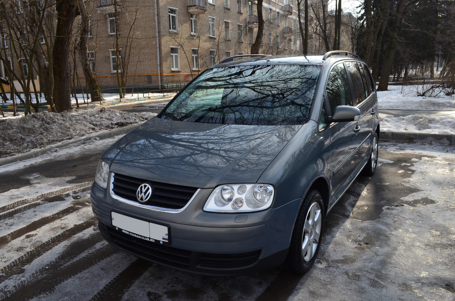 Купить фольксваген туран с пробегом. Volkswagen Туран 2001. Фольксваген Туран старый. Фольксваген 2006 года старого кузова 7 местный. Фольксваген Туран 2004г.в на красивых дисках.