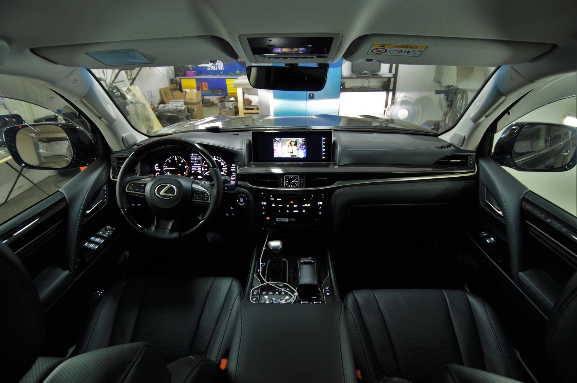 Lexus lx 600 фото салона