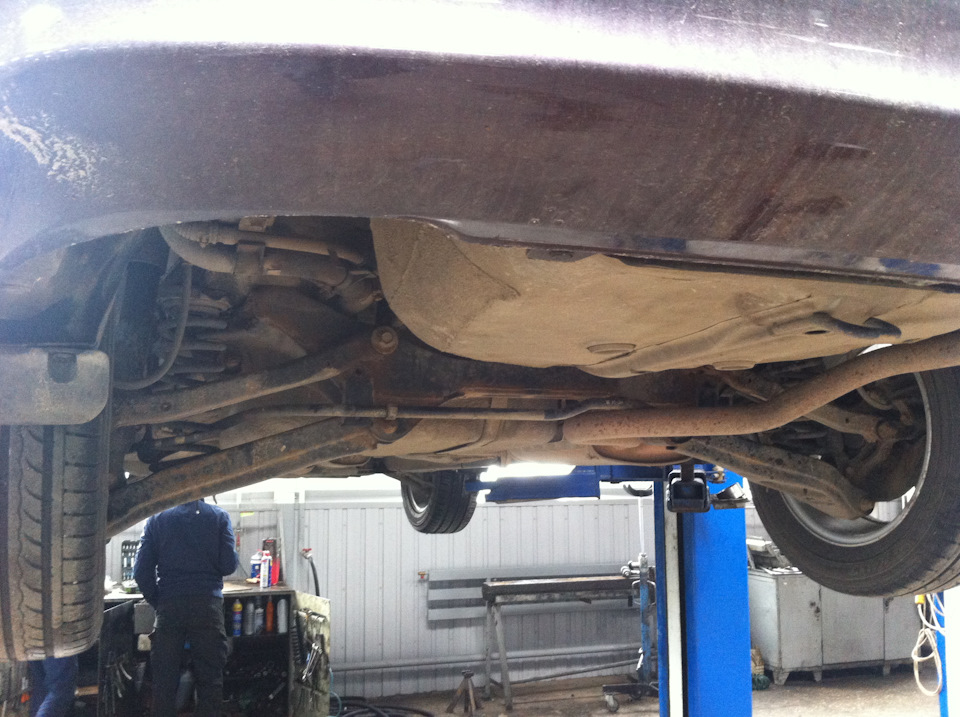 замена задних втулок стабилизатора — Hyundai Elantra (4G), 1,6 л, 2008 ...