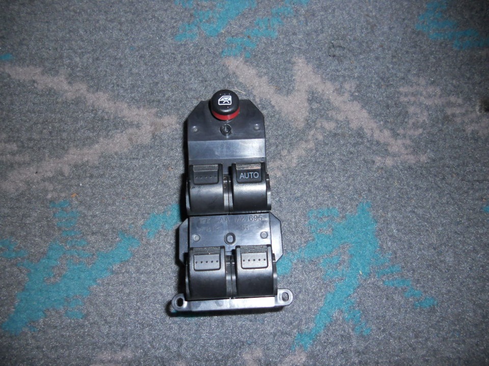 Перестало работать водительское стекло — Honda Stream (RN1-5), 2 л ...