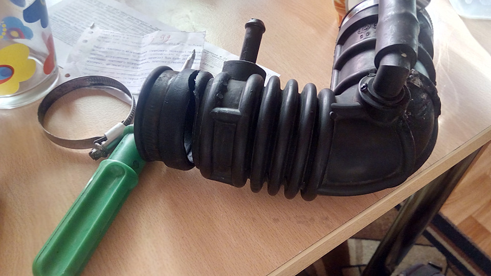 Гофра воздушного фильтра матиз. Ремонт воздушного патрубка своими руками. Ремонт воздушного патрубка. Патрубок на воздушный фильтр опель фронтера а. Патрубок воздушного фильтра zuum 300.