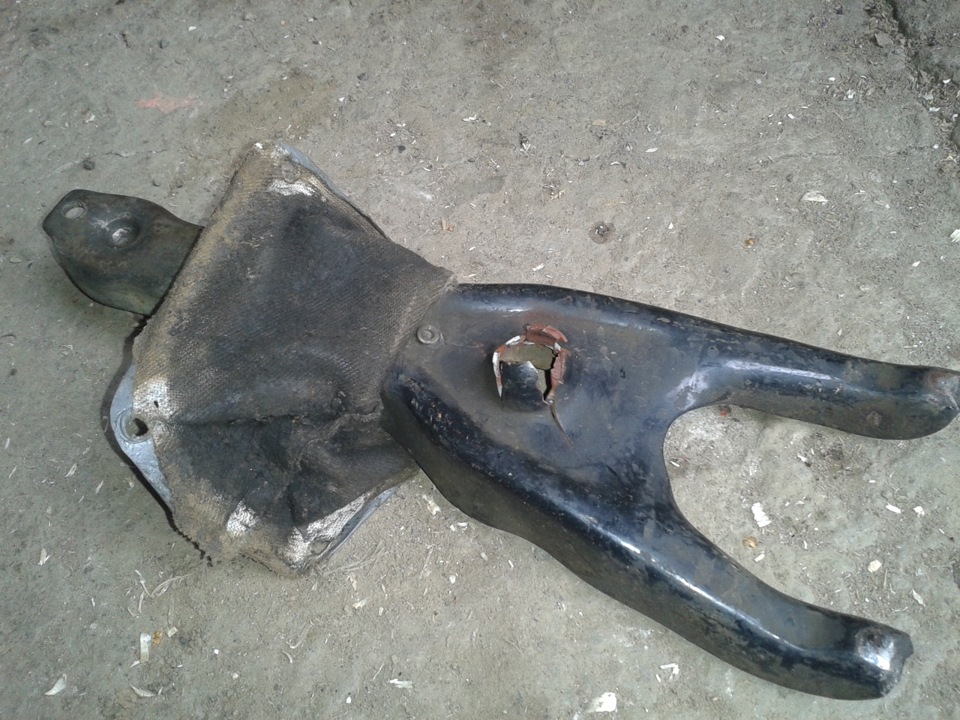 Пропало сцепление че то=) Ну наверно завоздушило… А-ннн, нет мисье ...