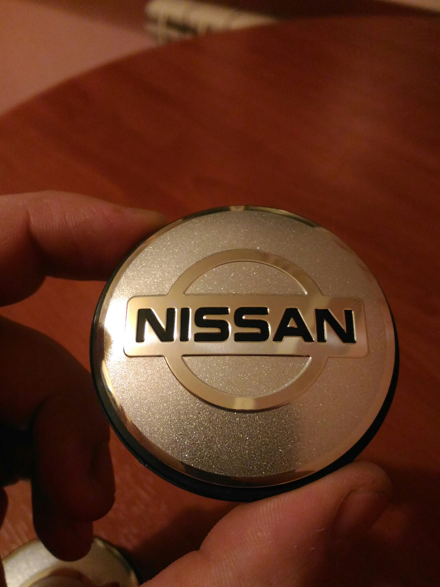 Классик колпачок. Центральный колпачок диска Nissan Almera Classic. Заглушка диска Камелот 2. Заглушка диска Ниссан Альмера Классик b10. Колпачок литого диска Ниссан Альмера Классик.