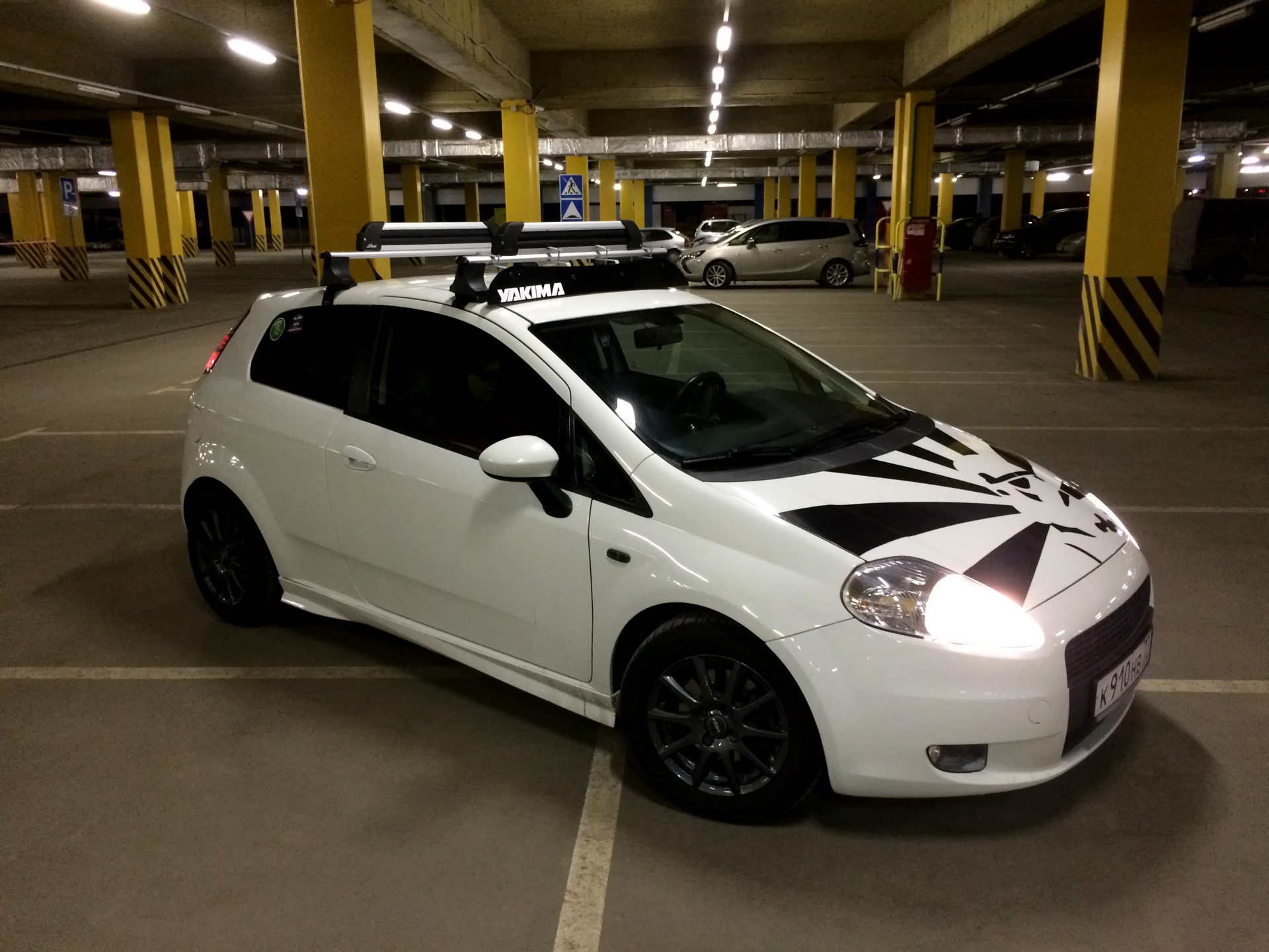 T jet. Багажник на Fiat grande punto. Багажник на Фиат grande punto. Grande punto 1.4 t-Jet. Fiat punto 2 багажник на крышу.