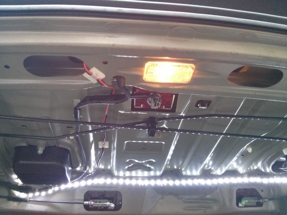 Купить подсветку багажника. Honda Civic 5d подсветка багажника. ВАЗ 2106 лампа освещения багажника штатная. Honda Civic 6 седан подсветка багажника. Honda Accord 7 лампа подсветки багажника.