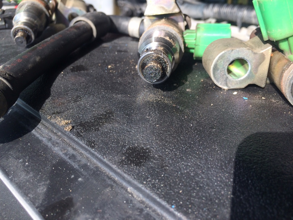 После замены форсунок троит. Форсунки ваз 21120. Льют форсунки. Форсунки ваз 2112 16 клапанов 1. Троит двигатель ваз 2115 инжектор 8.