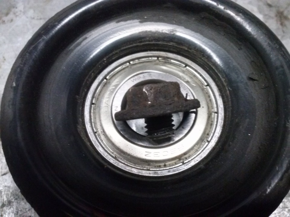 устранение свиста роликов ремня допов — Ford Focus I Sedan, 2 л, 2000 ...