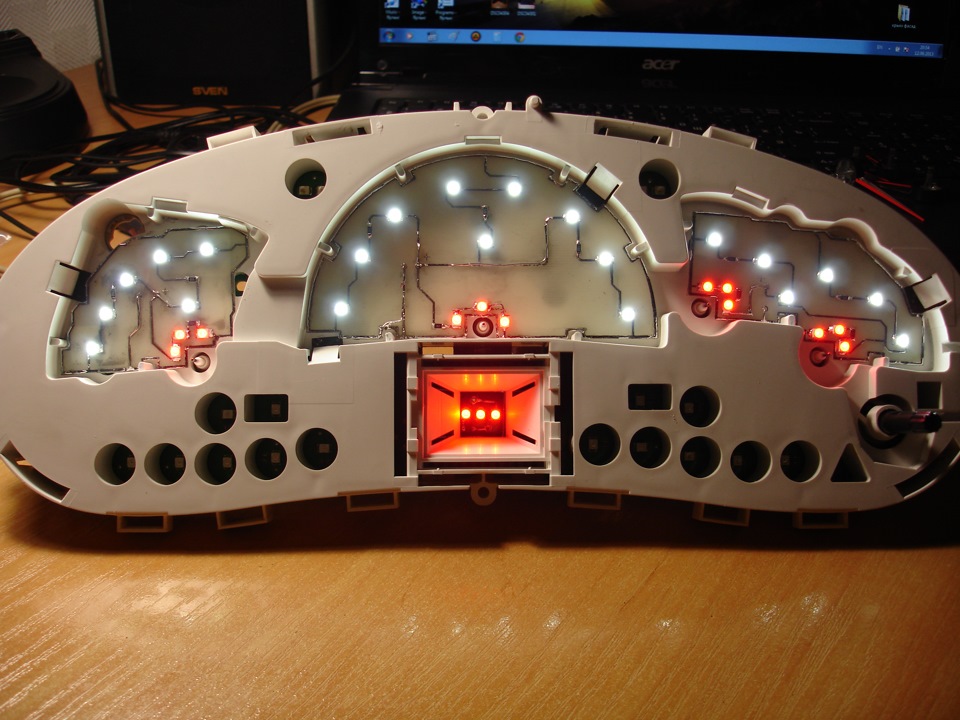 Пропала подсветка. Приборная панель Лада Приора светодиодная. Диодные лампочки в панель приборов Приора. Лада Приора подсветка приборки. СМД светодиоды Приора приборка.