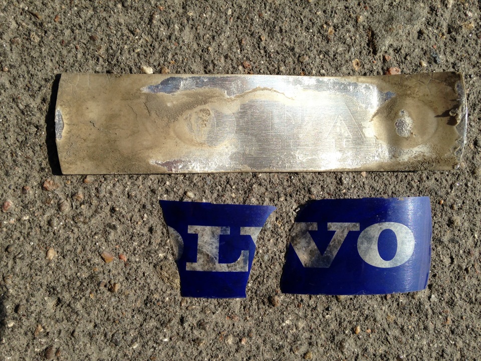 жуть — даже подложка была приклеена не полностью — но верхний слой — оказался еще слабее. — Volvo XC60 (1G)