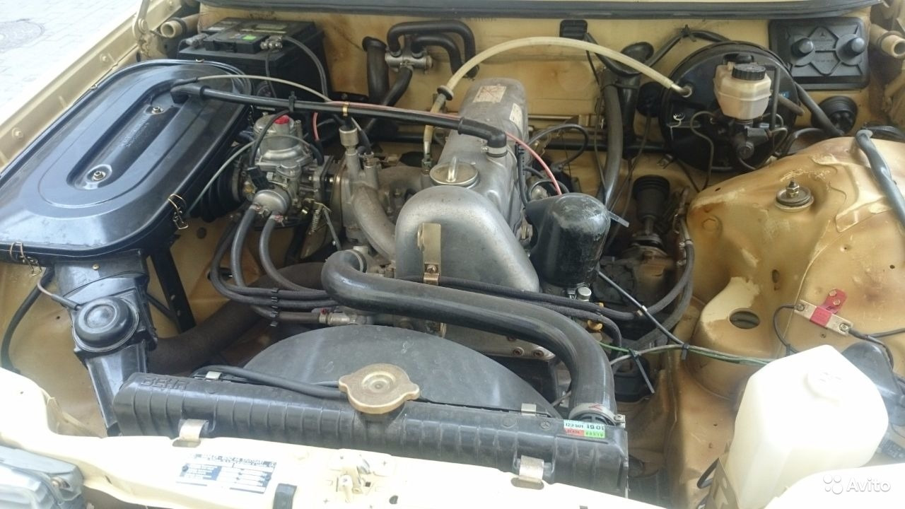 Двигатель 2,5 бензин мерседес 123. Mercedes w123 мотор. Мерседес 617. M130 двигатель. Моторный отсек mercedes w123.