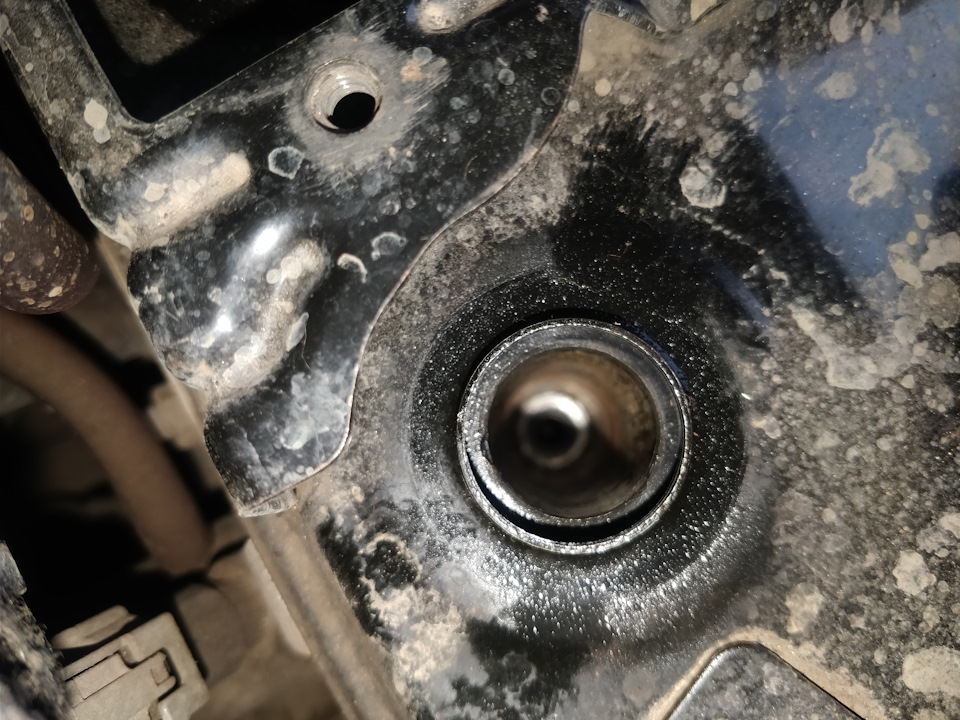 Как выкрутить обломанную свечу зажигания — Ford Transit (4G), 2,5 л ...