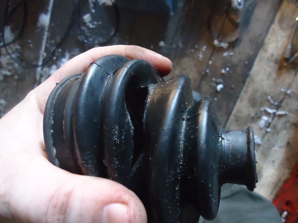 Замена внешнего ШРУСа(левого) — Lada 21124, 1,6 л, 2007 года | своими ...