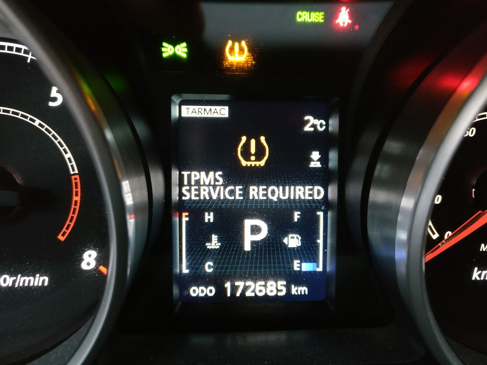 Неисправность системы tpms. Service required Аутлендер XL. Service required Мицубиси Аутлендер. Service required Mitsubishi Outlander XL 3.0. Service required Mitsubishi Outlander XL.