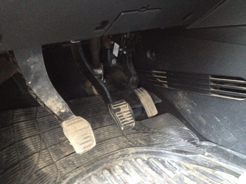 Замена салонного фильтра — Ford Fusion, 1,6 л, 2008 года | расходники ...