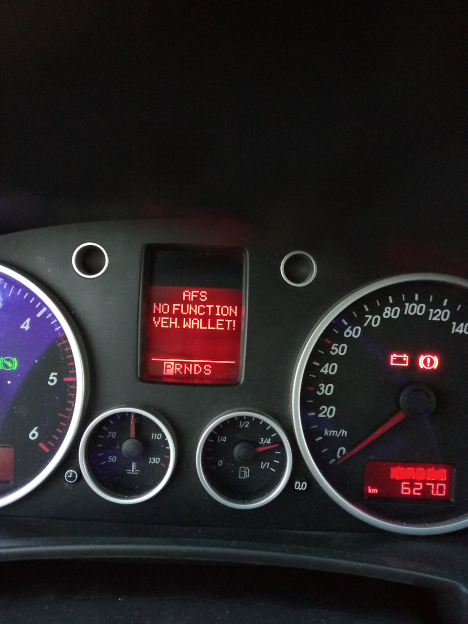 Лампочка ксеноновая моргает, то светится, то нет. 3 раза и потухает ...