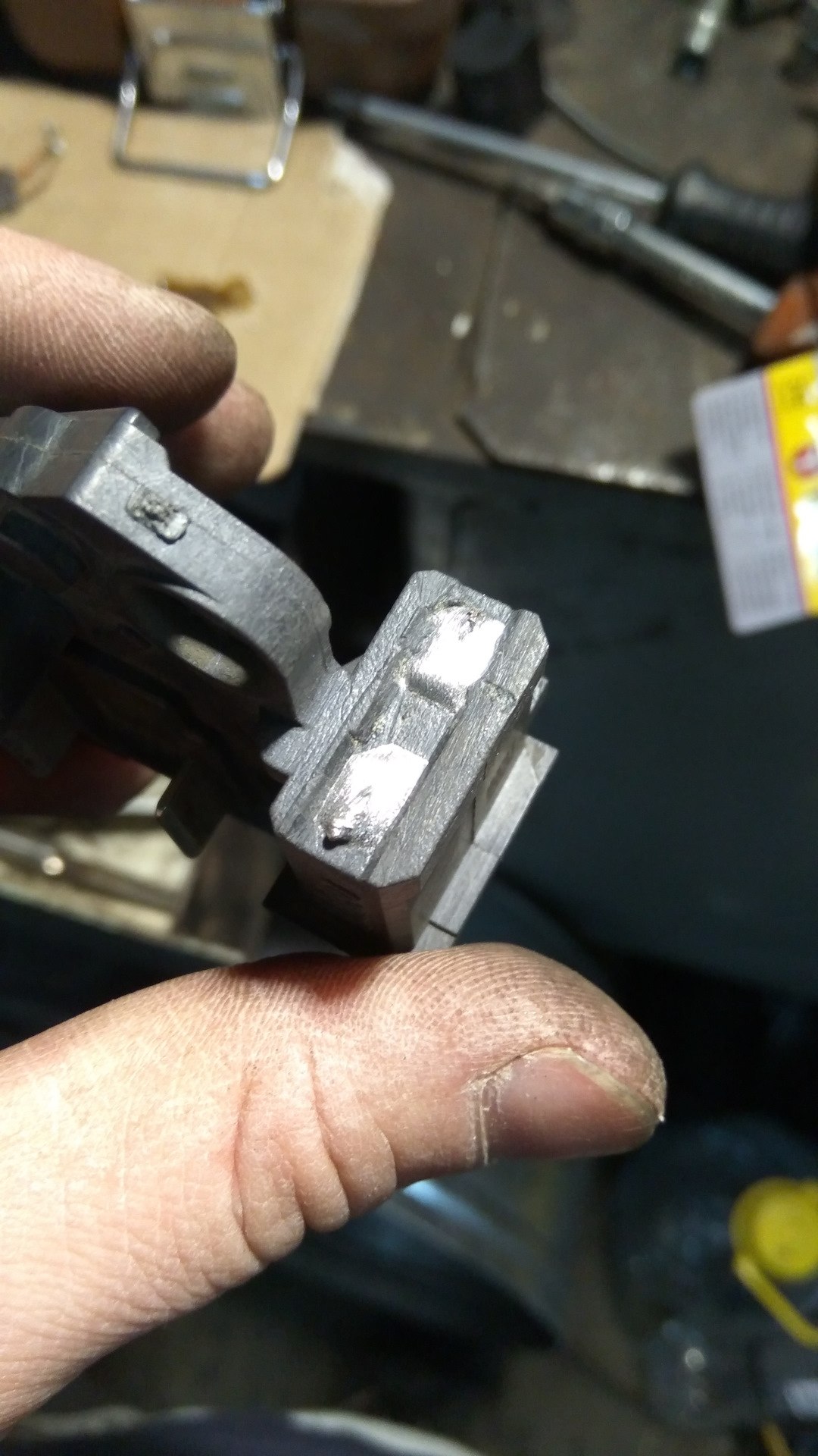 Щетки генератора пежо 308 2012. Щетки генератора валео 90а. Ika 017191 щетки генератора. Valeo замена щеток. Щетки генератора пежо 307.