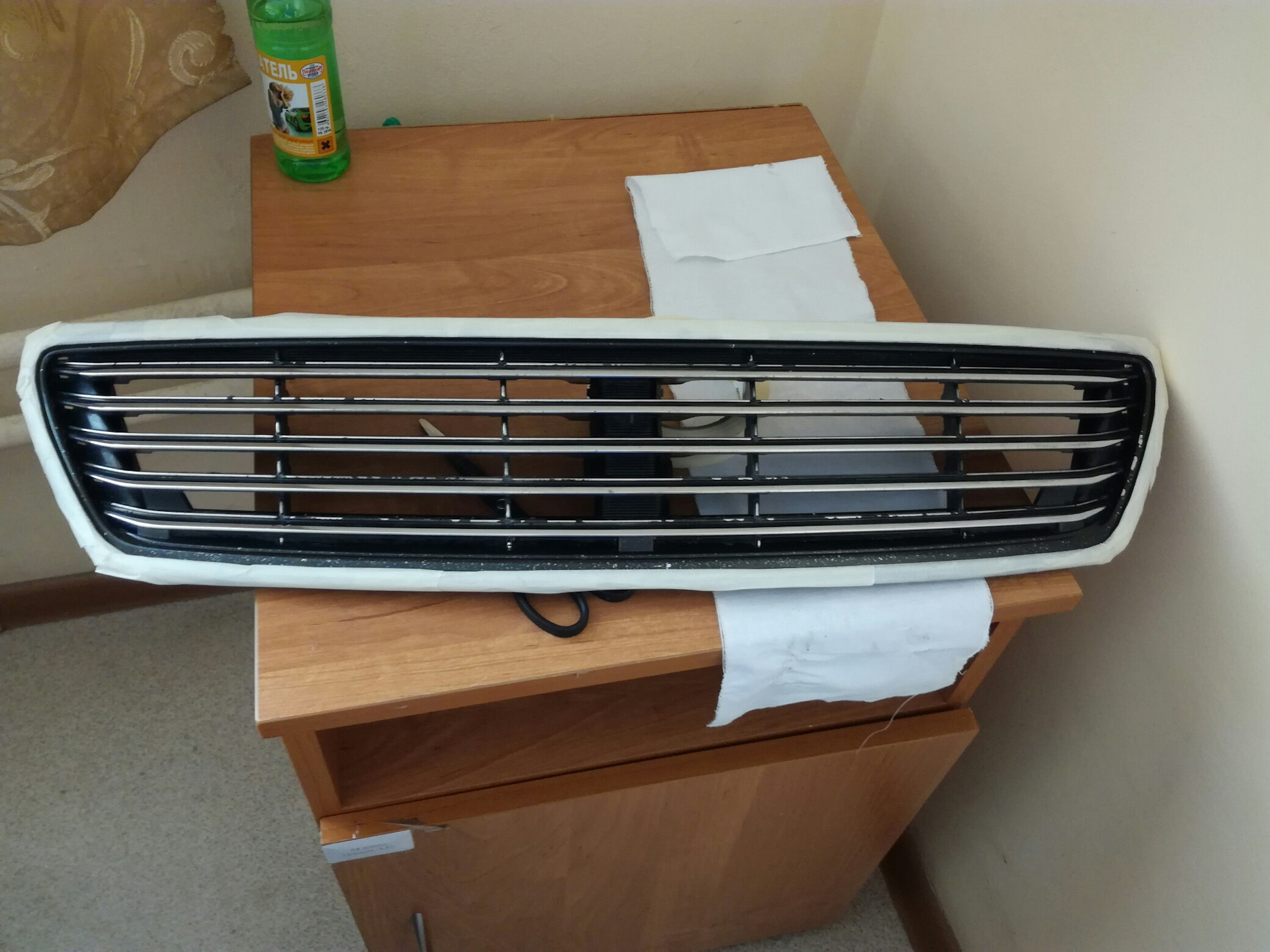 E82 решетка хром. Кованые элементы решетки. Mark 2 100 черная решетка. Решетки на окна паутина. Как покрасить решетку.