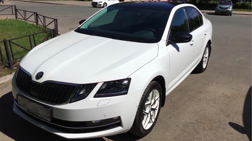 Бел 8. Skoda Octavia a7 FL белая. Шкода Октавия а8 белая. Skoda Octavia a7 FL 1.8. Škoda Octavia a7 Black Edition белая.