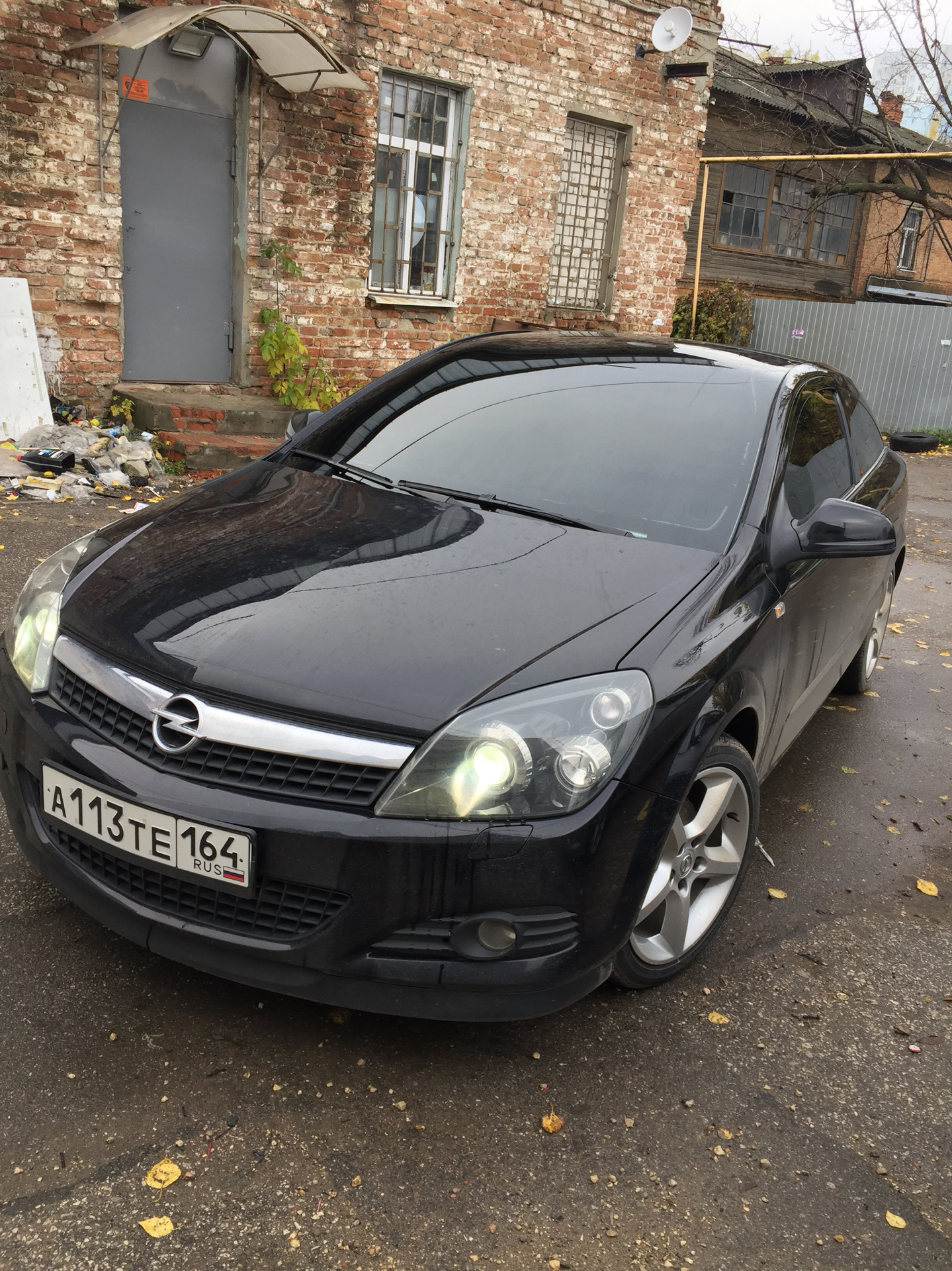 Opel Astra h черная