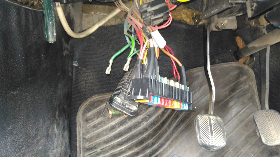 Блок предохранителей от волги 3110 на ваз 2106 — Lada 2106, 1,6 л, 1997 ...