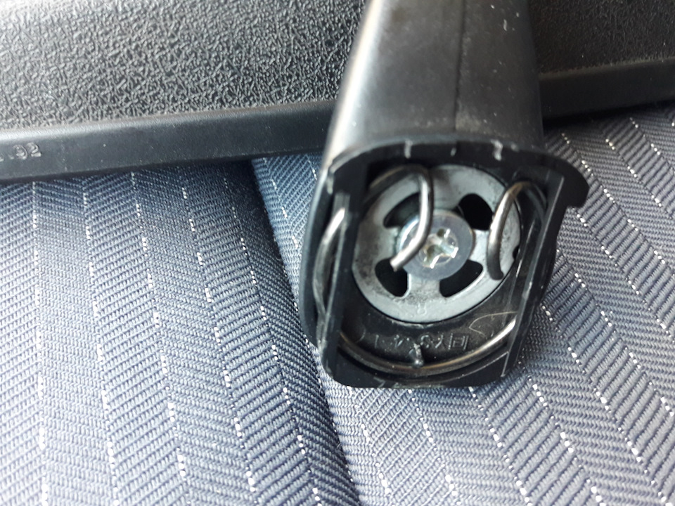 Как снять зеркало хендай гетц Дребезг зеркала заднего вида - Hyundai Getz, 1,4 л, 2007 года своими руками DRIV