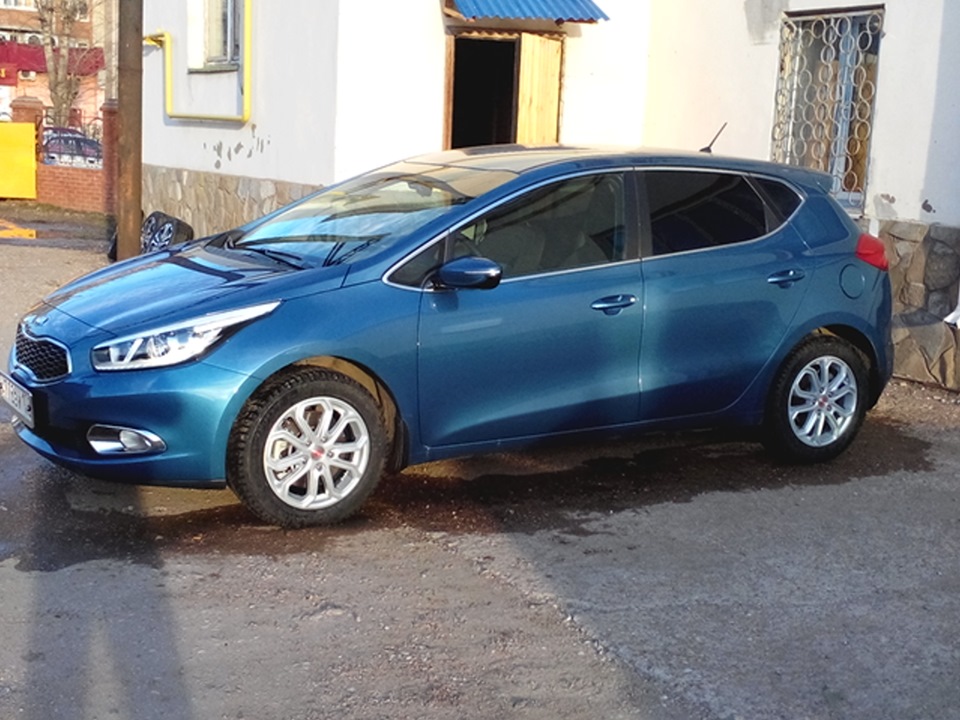 Kia Ceed синий 2013