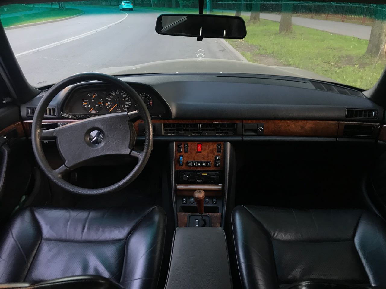 W126 салон. Mercedes-Benz w126 салон. Мерседес 126 салон. Mercedes w126 салон. W126 sec салон.