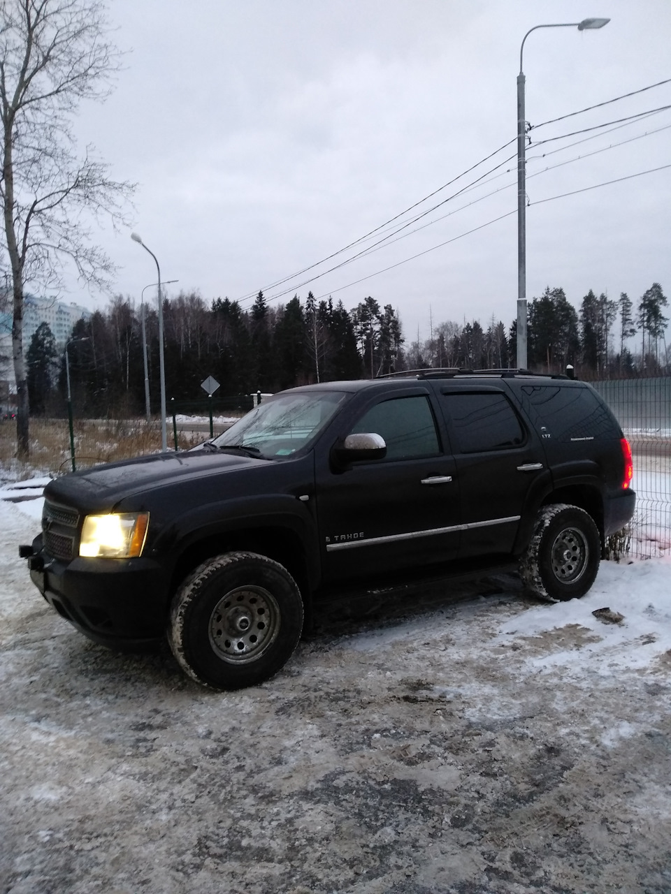 А это на Хакапелите. Уныленько, но безопасно! — Chevrolet Tahoe (GMT900)