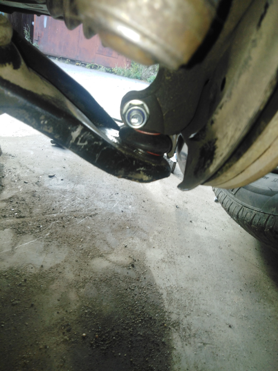 Замена передних сайлентблоков и шаровых — Renault Logan (1G), 1,6 л ...