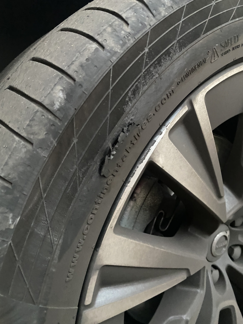 Боковой порез и его лечение — Volvo XC90 (2G), 2 л, 2020 года | шины ...