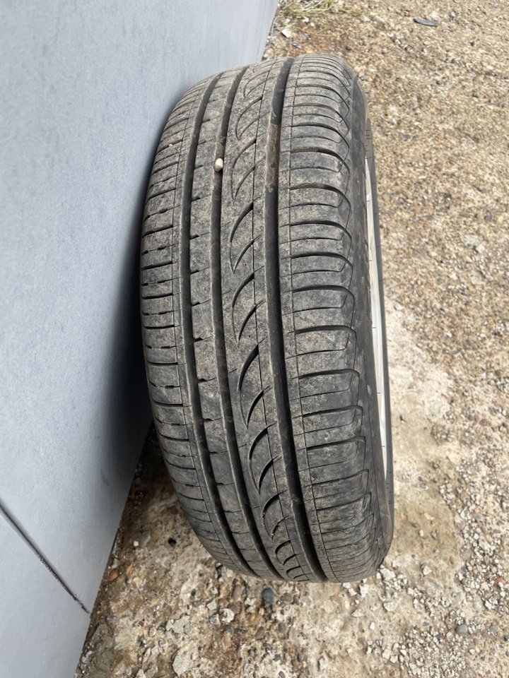 Шины летние Pirelli 195/65 R15, штампованные диски 15 5x108 на Volvo ...