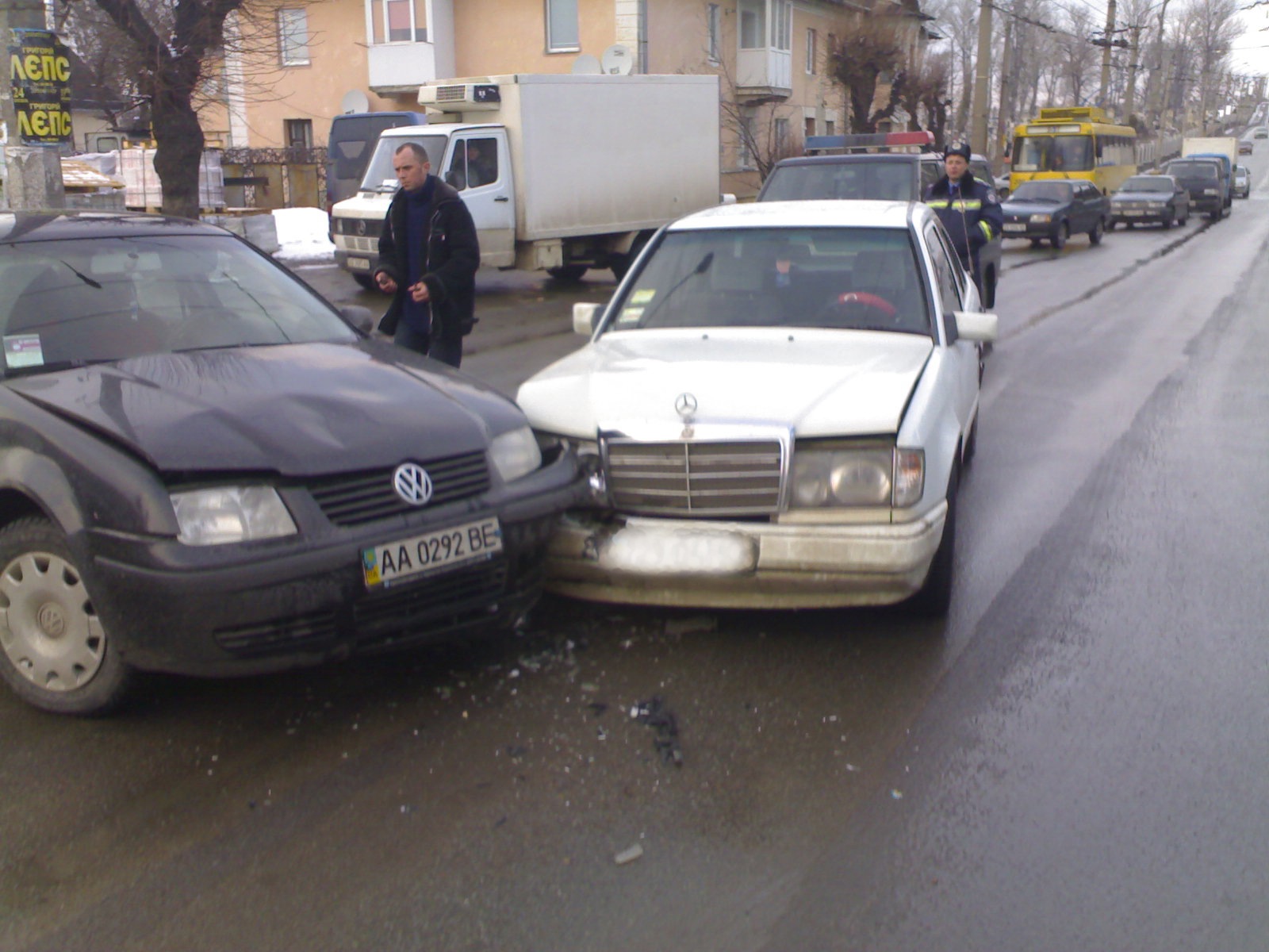 Не всех больных война убила…попал в ДТП… — Mercedes-Benz E-class (W124), 2  л, 1986 года | ДТП | DRIVE2