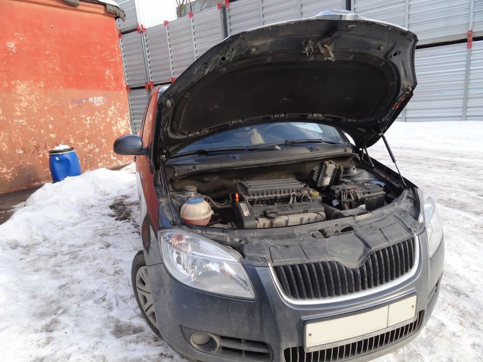 Амортизатор (упор) капота на Skoda Roomster/Skoda Fabia — Mnogofarkopov ...